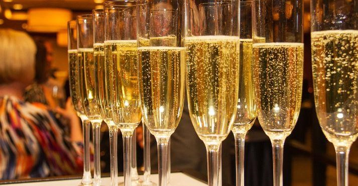 Champagne-in-lined-up-wine-glasses